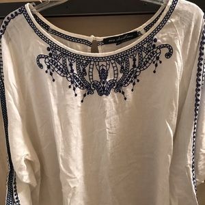 Gorgeous linen top with blue appliqué
